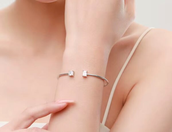 Bracelet No Tarnish Free Hypoallergenic Zirconia Open Adjustable Bangle